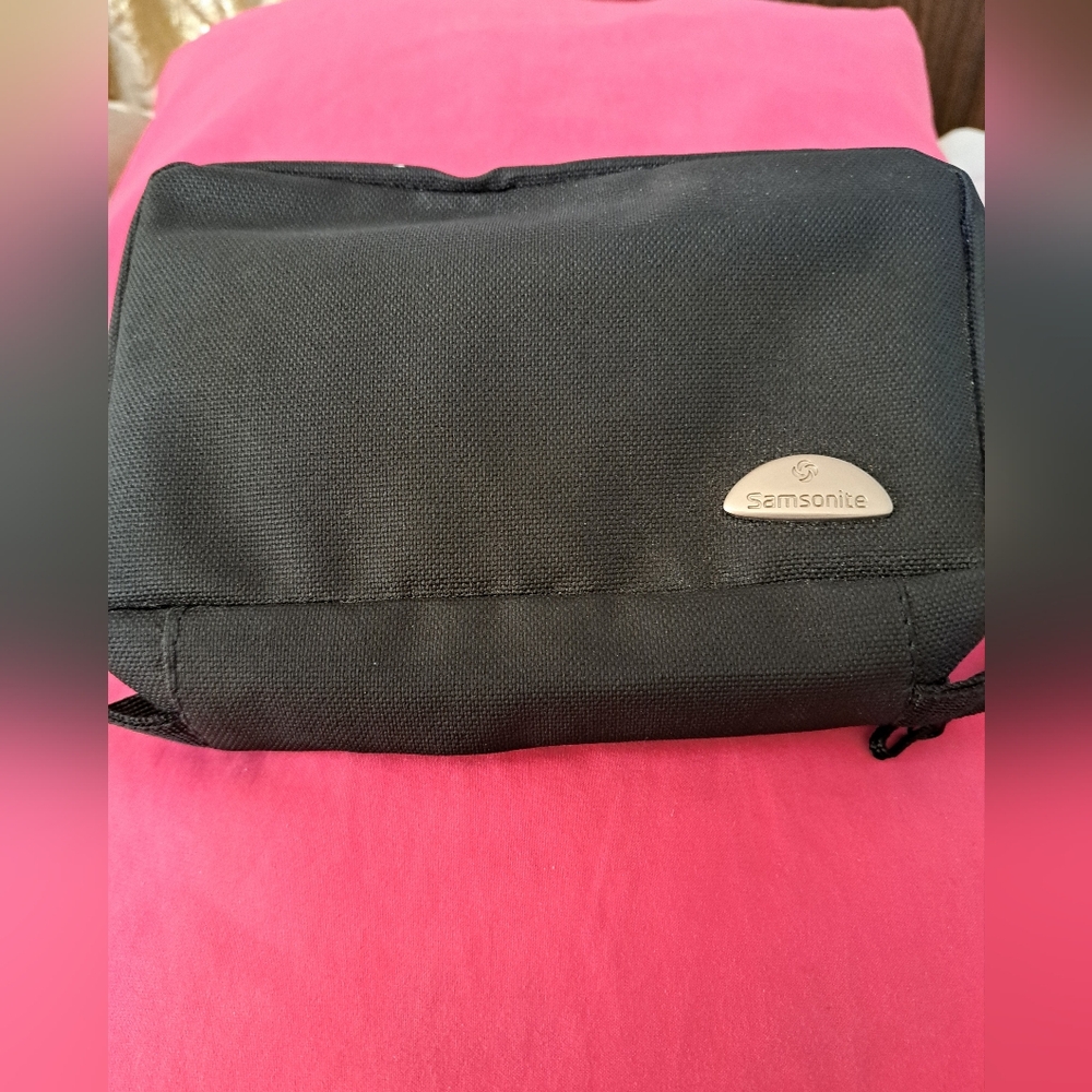 Samsonite hanging travel toiletries or organizing bag. Black  new size 5x7.